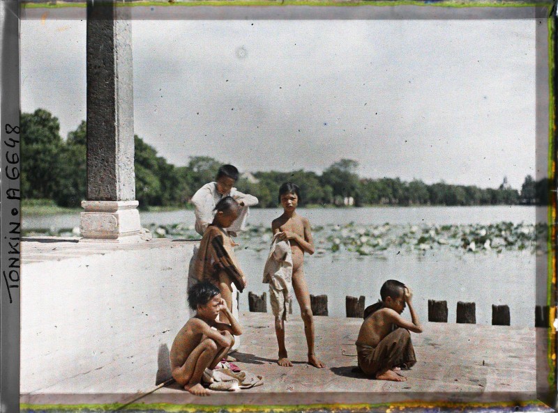 Ho Hoan Kiem - den Ngoc Son trong khac la trong anh mau 1915-Hinh-6