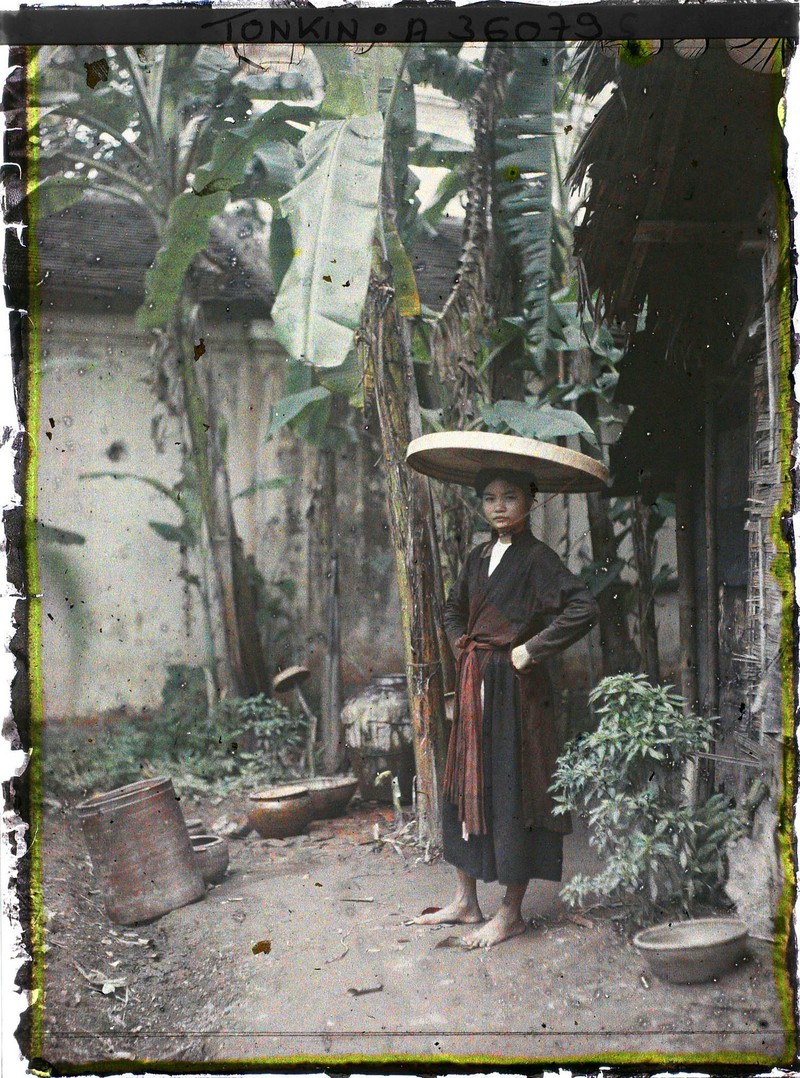 Phu nu nong thon Bac Bo nam 1921 dep moc mac qua loat anh mau hiem-Hinh-5