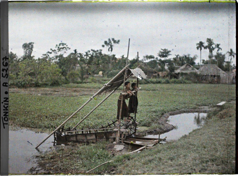 Can canh cuoc song nong thon Bac Bo trong anh mau hon 1 the ky truoc-Hinh-12