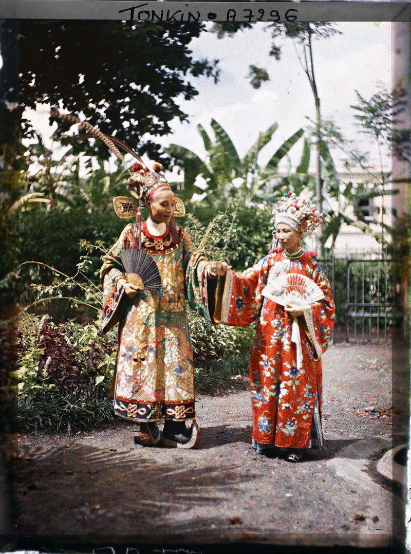 Anh mau chan dung hiem co nam 1915 o Ha Noi-Hinh-15