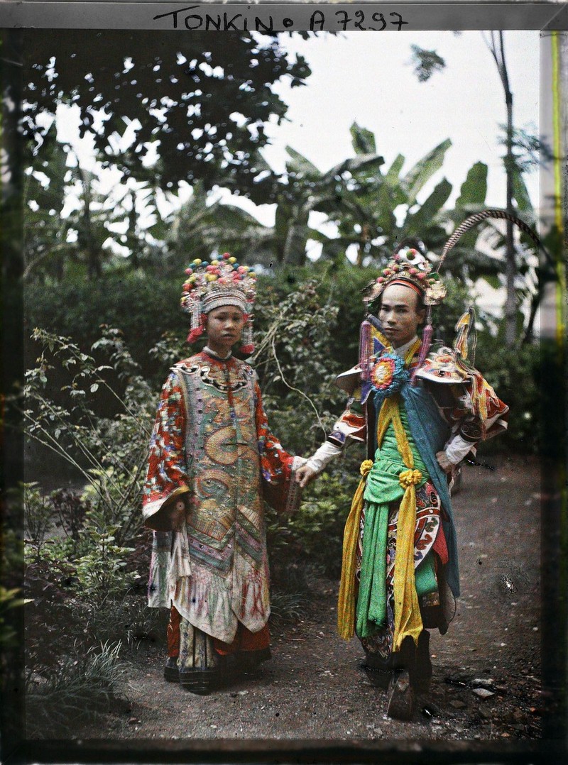 Anh mau chan dung hiem co nam 1915 o Ha Noi-Hinh-16