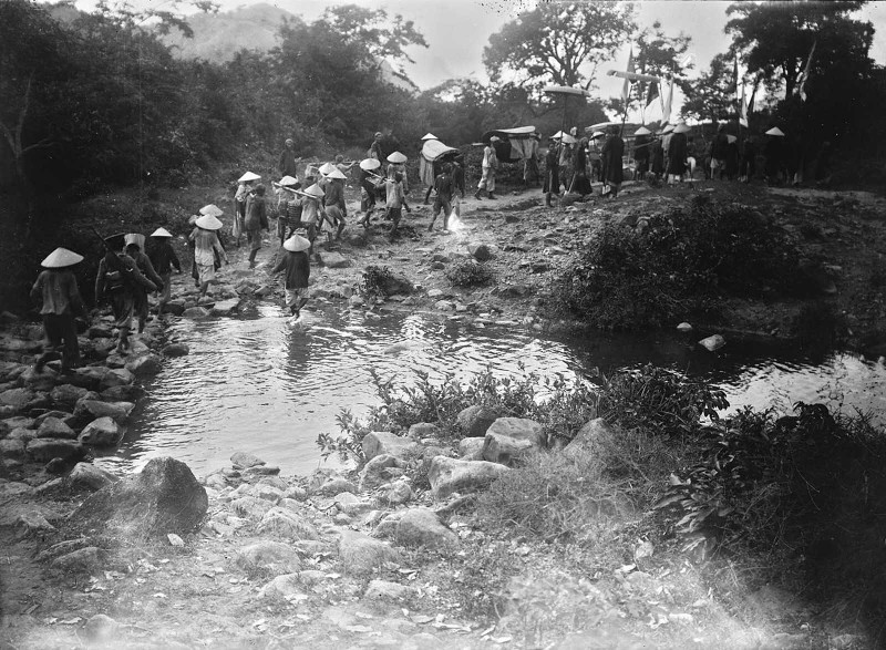 Tan muc hanh trinh xuyen Quoc lo 1 nam 1898 qua loat anh hiem