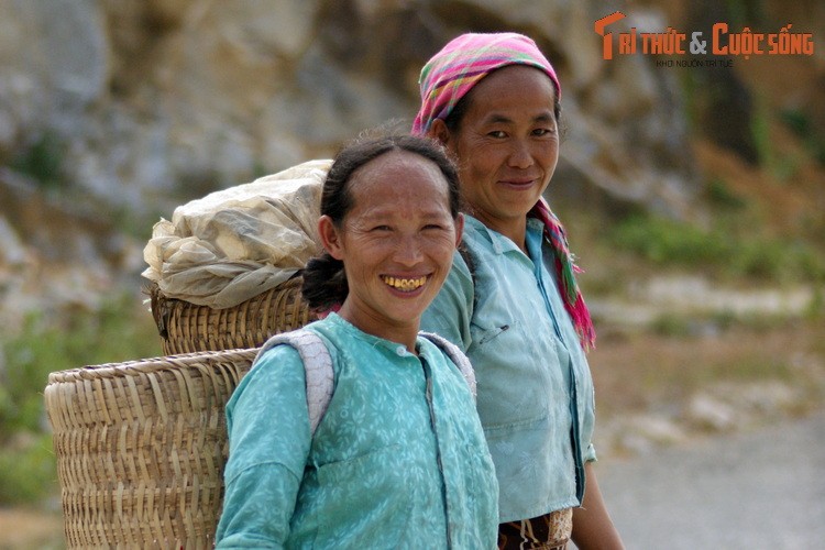 Phu nu vung cao nguyen da Ha Giang dep moc mac ma rang ngoi-Hinh-3