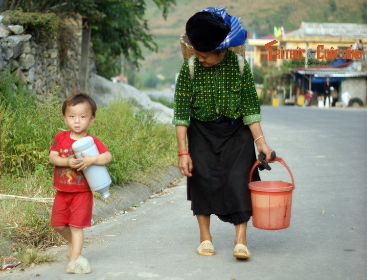 Phu nu vung cao nguyen da Ha Giang dep moc mac ma rang ngoi-Hinh-7