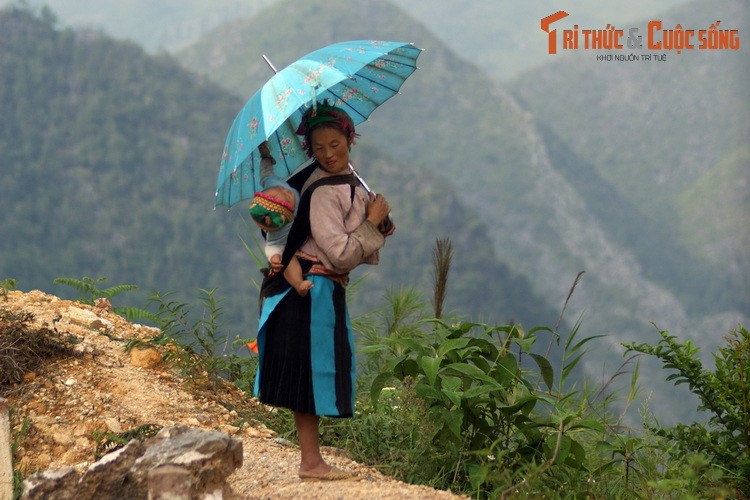 Phu nu vung cao nguyen da Ha Giang dep moc mac ma rang ngoi