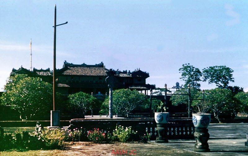 Anh hiem ve bieu tuong quyen luc cua nha Nguyen o Hue nam 1951-Hinh-10