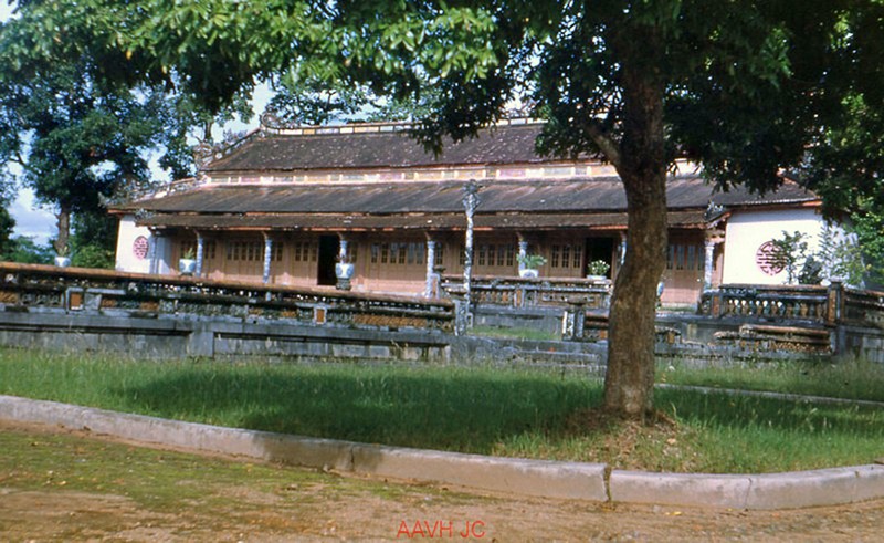 Anh hiem ve bieu tuong quyen luc cua nha Nguyen o Hue nam 1951-Hinh-2