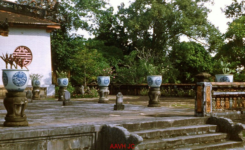 Anh hiem ve bieu tuong quyen luc cua nha Nguyen o Hue nam 1951-Hinh-3