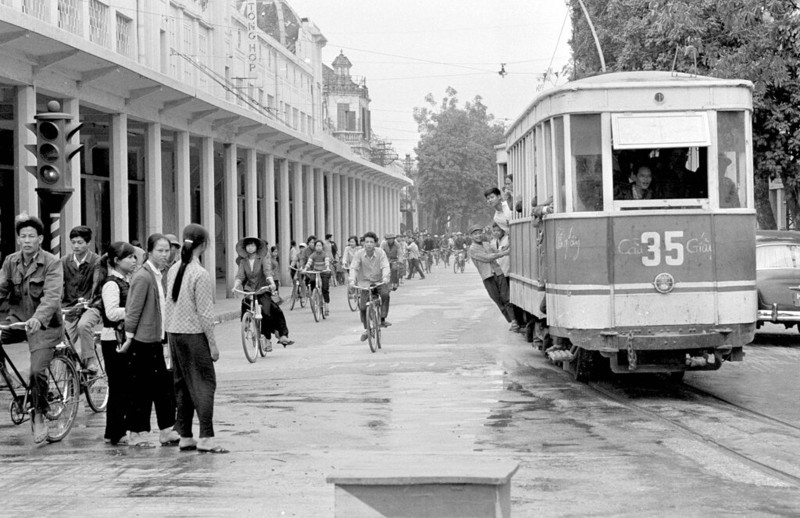 Loat anh giao thong thu vi o Ha Noi nam 1973-Hinh-11