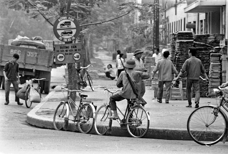 Loat anh giao thong thu vi o Ha Noi nam 1973-Hinh-7