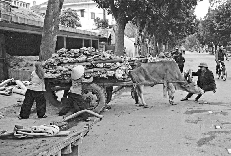 Loat anh giao thong thu vi o Ha Noi nam 1973-Hinh-12