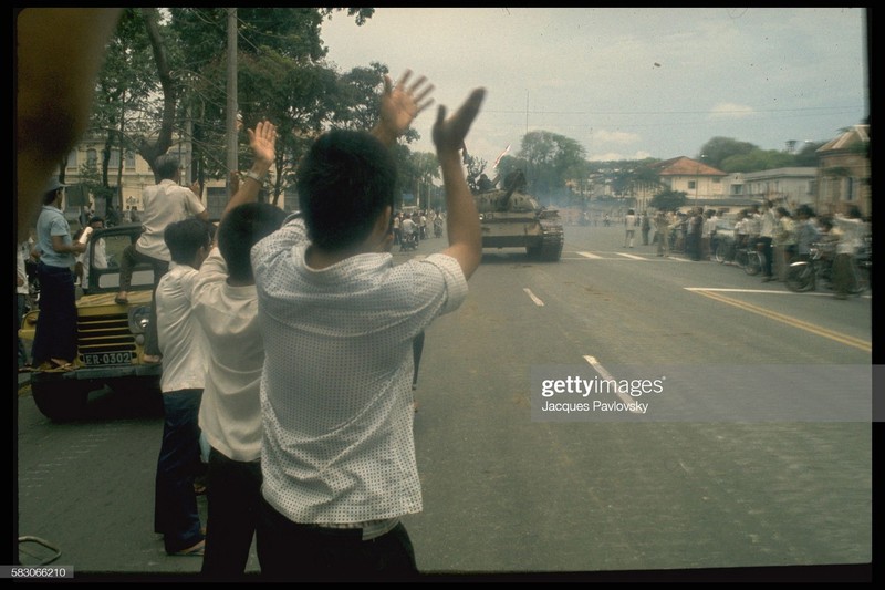 Bau khong khi hao huc cua Sai Gon ngay 30/4/1975 qua anh doc