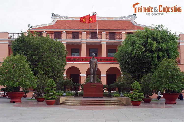 Tham Bao tang Ho Chi Minh ngay sinh nhat Bac Ho