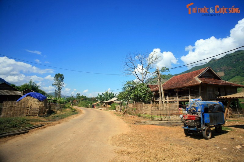 Cung duong hoang so tuyet dep doc song Ma