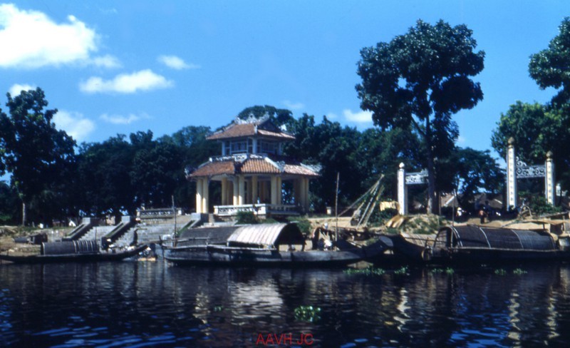 Anh mau kho quen ve song Huong nam 1951-Hinh-2