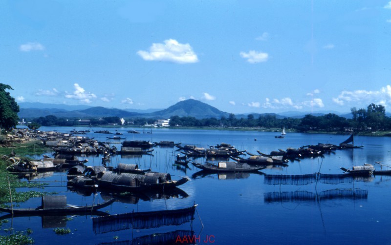 Anh mau kho quen ve song Huong nam 1951-Hinh-3