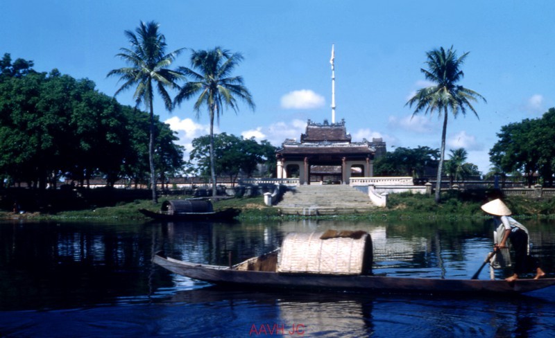 Anh mau kho quen ve song Huong nam 1951-Hinh-4