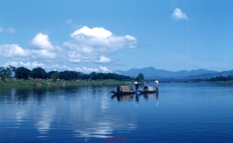 Anh mau kho quen ve song Huong nam 1951-Hinh-5