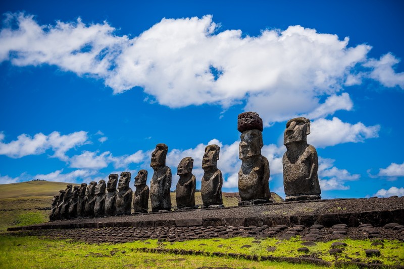 Bi an cac buc tuong Moai tren dao Phuc Sinh