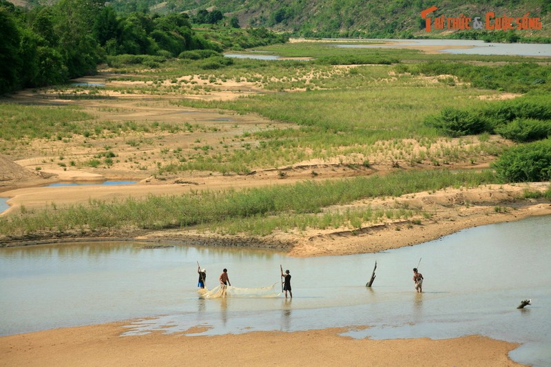 Chiem nguong “thien duong ha gioi” tren dong song noi tieng Gia Lai-Hinh-12