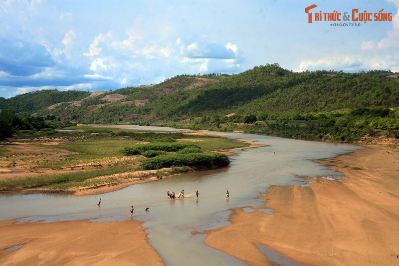 Chiem nguong “thien duong ha gioi” tren dong song noi tieng Gia Lai-Hinh-14