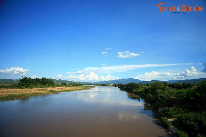 Chiem nguong “thien duong ha gioi” tren dong song noi tieng Gia Lai-Hinh-4