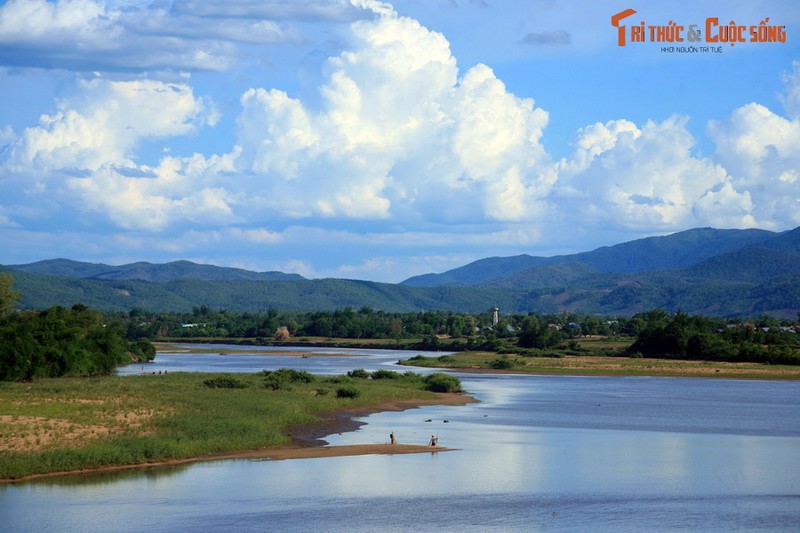 Chiem nguong “thien duong ha gioi” tren dong song noi tieng Gia Lai