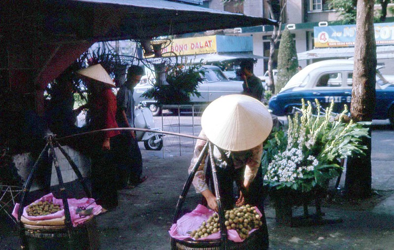 Cuoc song nhon nhip o Sai Gon nam 1964 qua loat anh hiem-Hinh-7