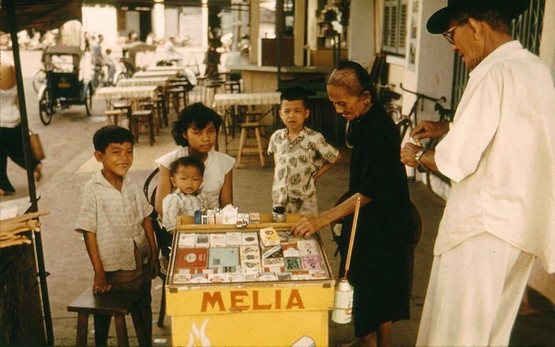 Canh muu sinh tren duong pho Sai Gon nam 1956-Hinh-3