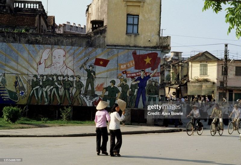 Ha Noi nam 1984 cuc soi dong va day mau sac-Hinh-3