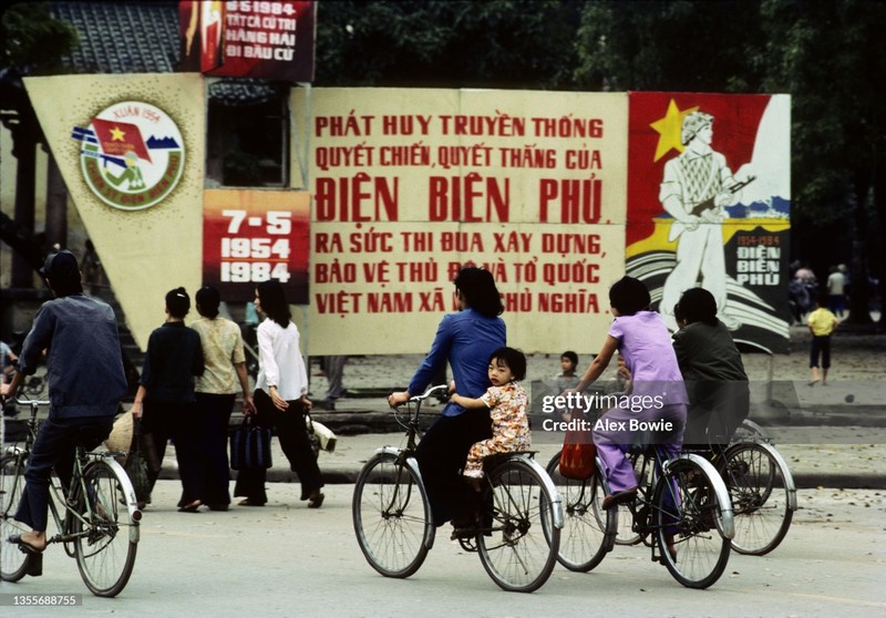 Ha Noi nam 1984 cuc soi dong va day mau sac-Hinh-4