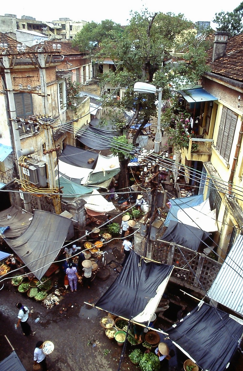 Cuoc song nhon nhip o khu pho co Ha Noi nam 1995-Hinh-4