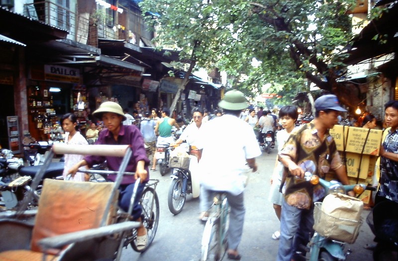 Cuoc song nhon nhip o khu pho co Ha Noi nam 1995