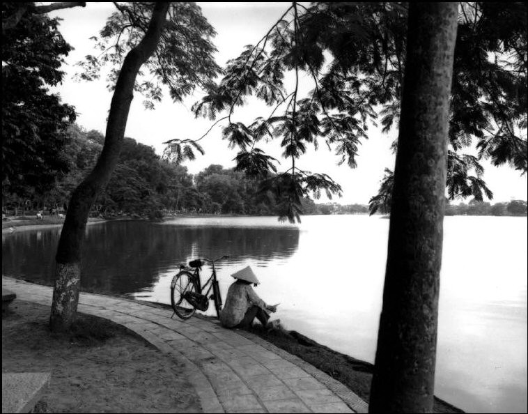 Ngam cuoc song o Ha Noi nam 1992 qua loat anh sinh dong-Hinh-7