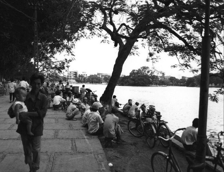 Ngam cuoc song o Ha Noi nam 1992 qua loat anh sinh dong