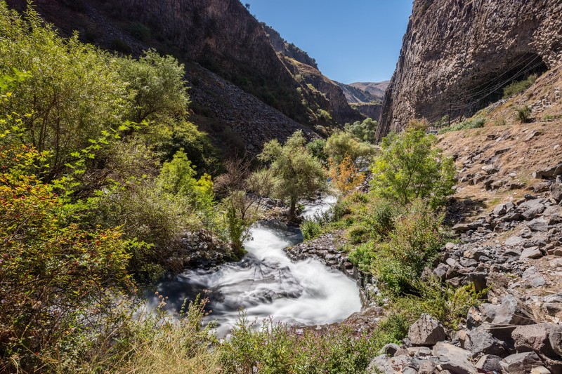 Choang ngop voi tu vien co noi tieng nhat vung nui Kavkaz-Hinh-9