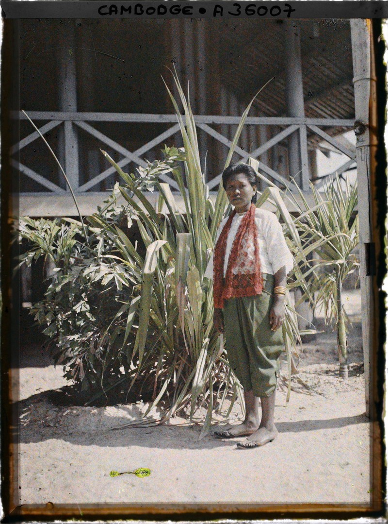 Anh hiem ve thon nu Campuchia nam 1921 qua ong kinh nguoi Phap-Hinh-4