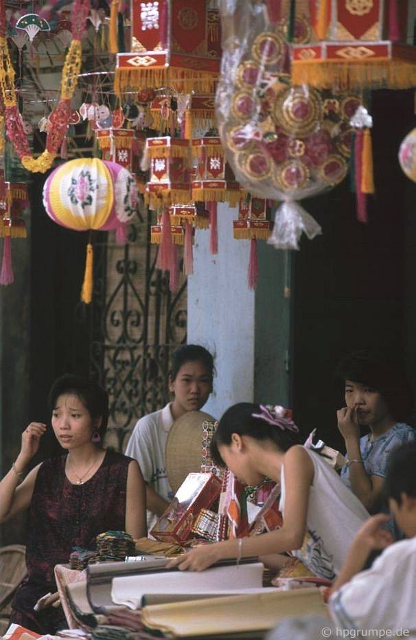 Anh sinh dong ve phu nu Ha Noi nhung nam 1991 - 1993-Hinh-5