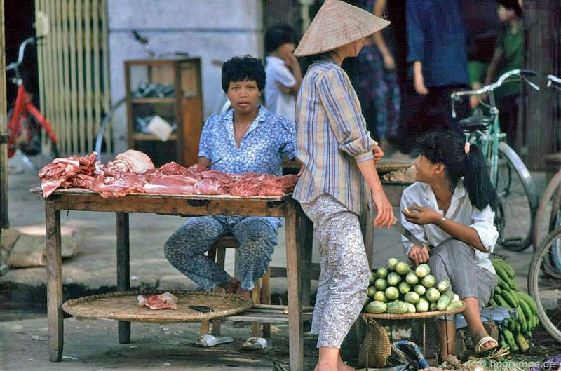 Anh sinh dong ve phu nu Ha Noi nhung nam 1991 - 1993-Hinh-9