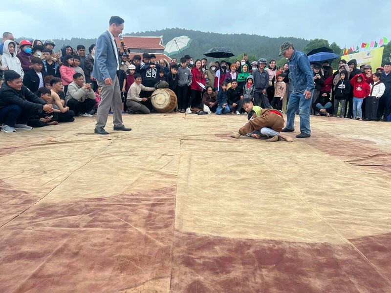 Du khach soi noi 