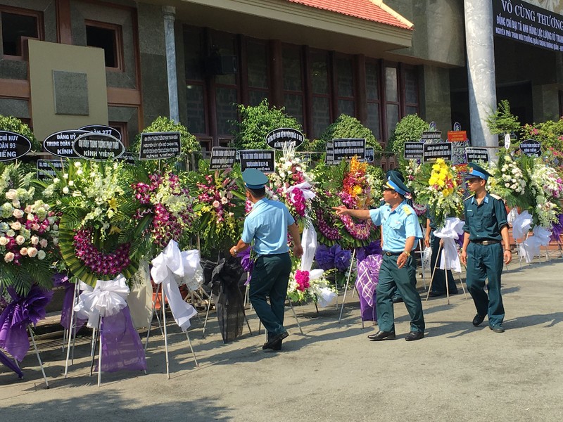 Noi an nghi cua Anh hung phi cong Nguyen Van Bay trong vuon nha