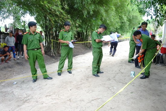 Non ra mau sau cuoc danh nhau, mot nguoi dan ong tu vong