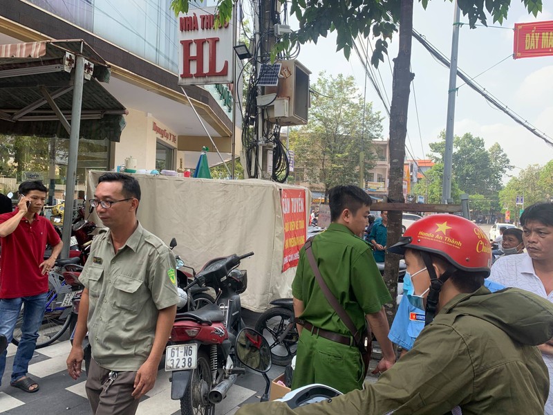 Nguoi phu nu 65 tuoi ho lien tuc ra mau dan toi tu vong khi di kham benh-Hinh-2