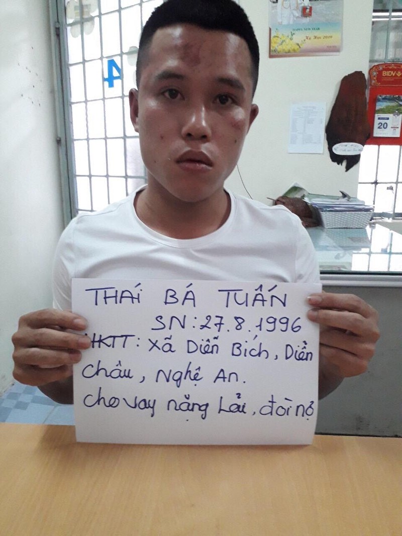 Doi no khong thanh nhom giang ho dap pha quan nhau, danh chu quan