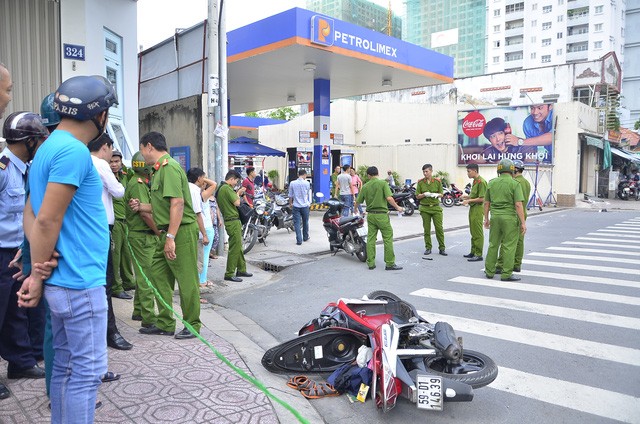 Thieu nien 16 tuoi goi ban mang ma tau toi chem chet nguoi dan ong