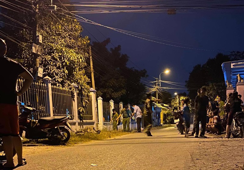 Vụ thanh niên 25 tuổi bị đâm chết khi đi đòi nợ: Một đối tượng ra đầu thú Vu thanh nien 25 tuoi bi dam chet khi di doi no: Mot doi tuong ra dau thu