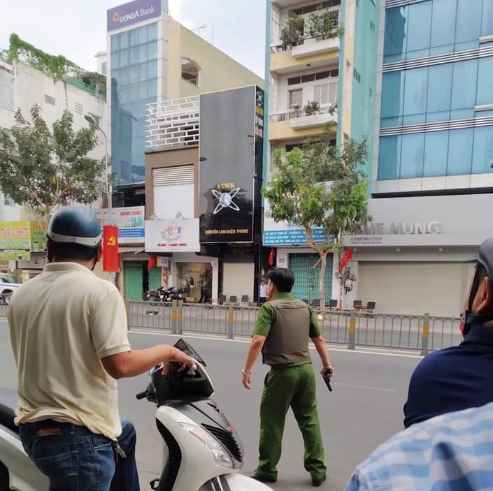 Bat doi tuong nghi om luu dan co thu o Sai Gon-Hinh-2