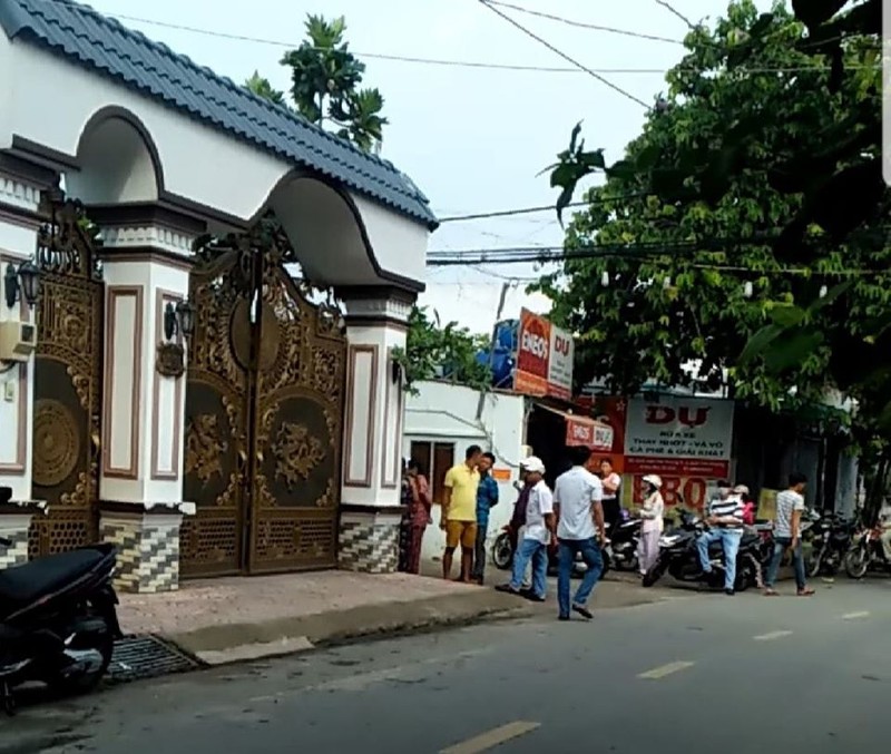 Nguoi dan ong bi dam tu vong trong can nha 3 tang o Sai Gon