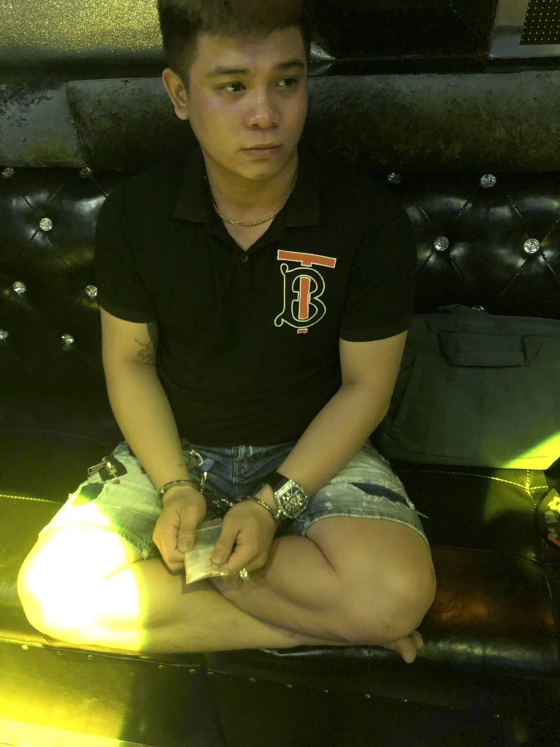 Hang chuc dan choi thac loan ma tuy o khach san, quan karaoke