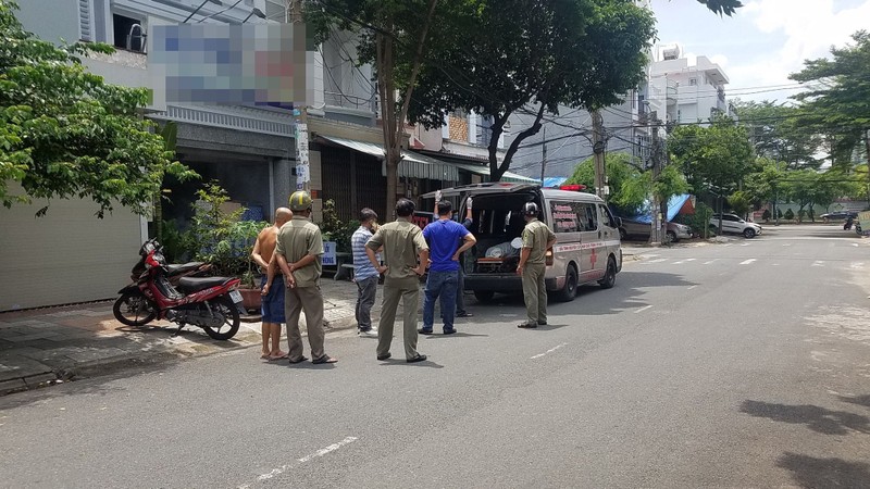 2 nguoi dan ong chet trong nha nghi o Sai Gon de lai thu tuyet menh-Hinh-2